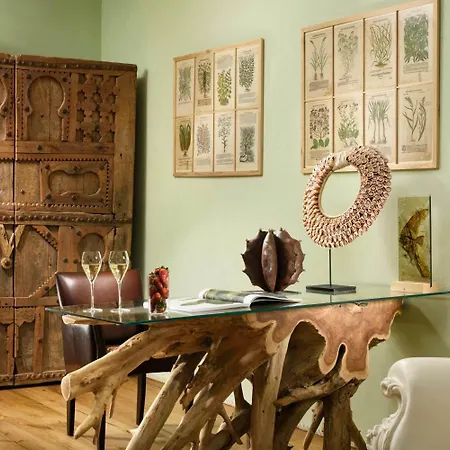 泰努塔乐洞穴酒店 *