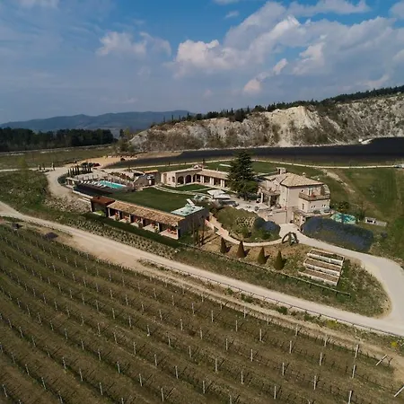 Tenuta Le Cave Farm stay *